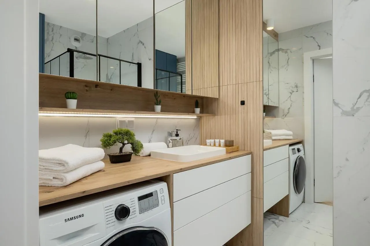 Elegant Studio Szpakowa 10 With 2 Parking Spaces & Terrace By Noclegi Renters Krakow Apartment